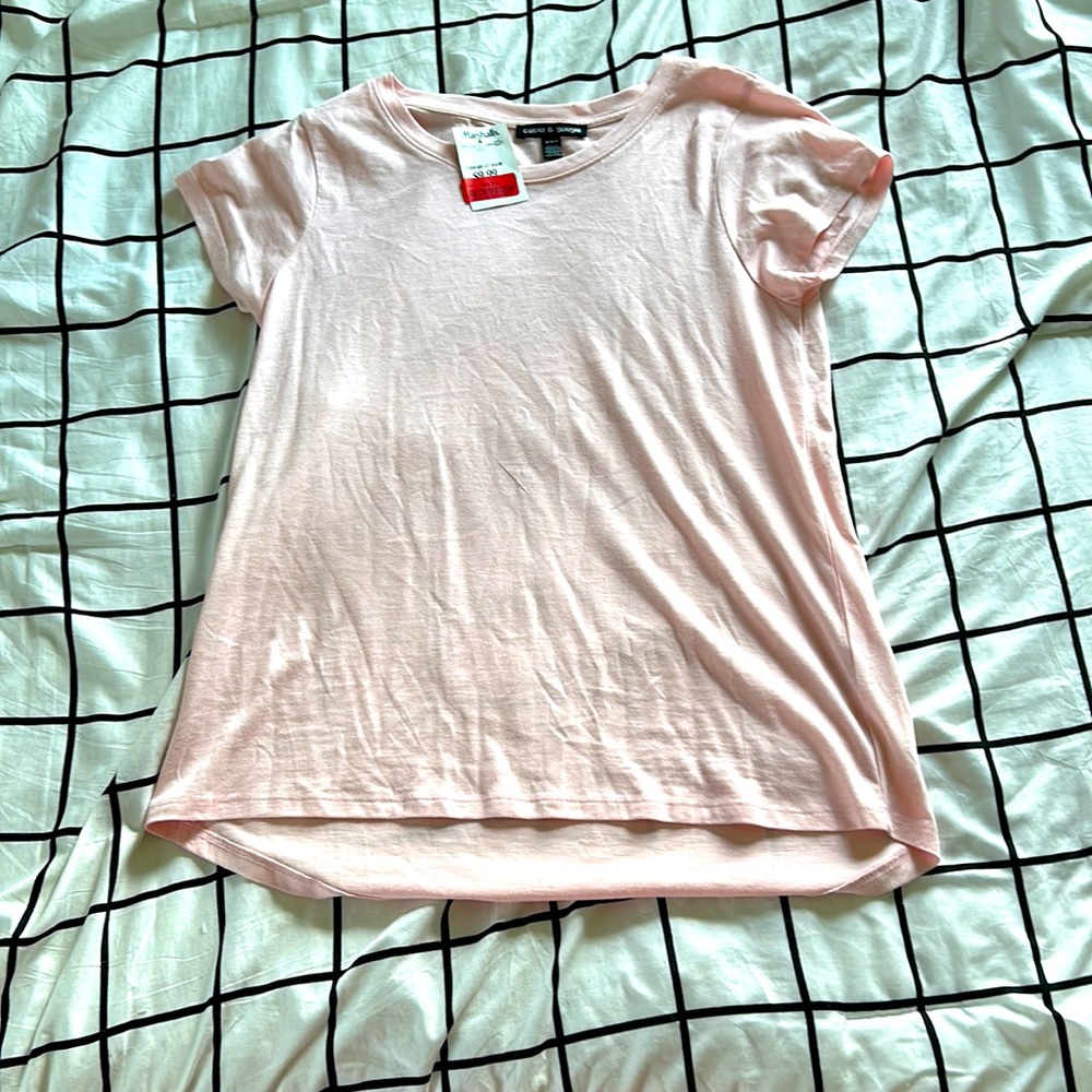 pink tee shirt